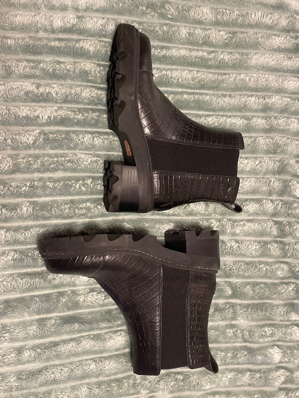 NWOT Sorel Black Joan Now Croc-Embossed Chelsea Lug Booties - 8.5